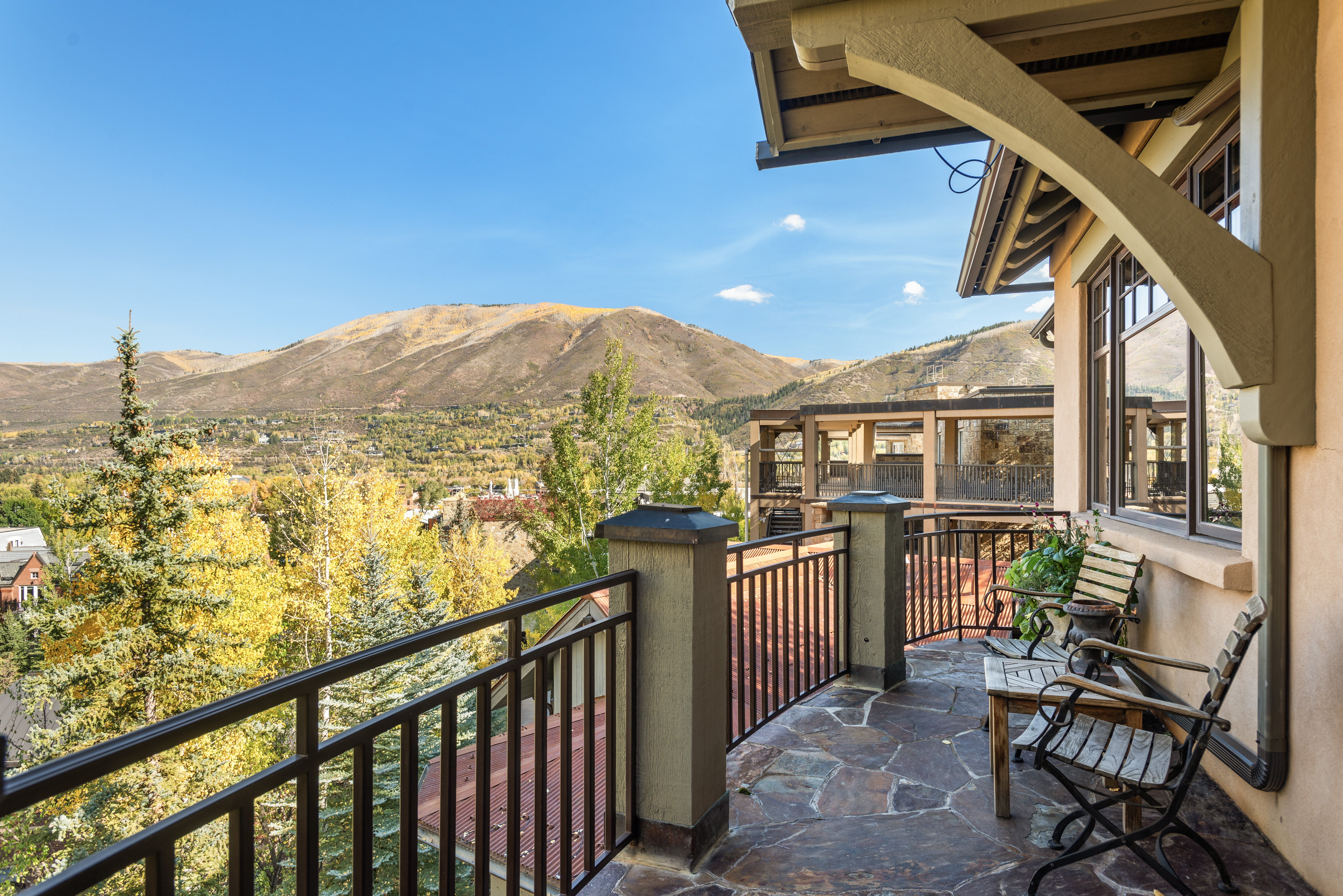 11-660SGalenaSt_241008011