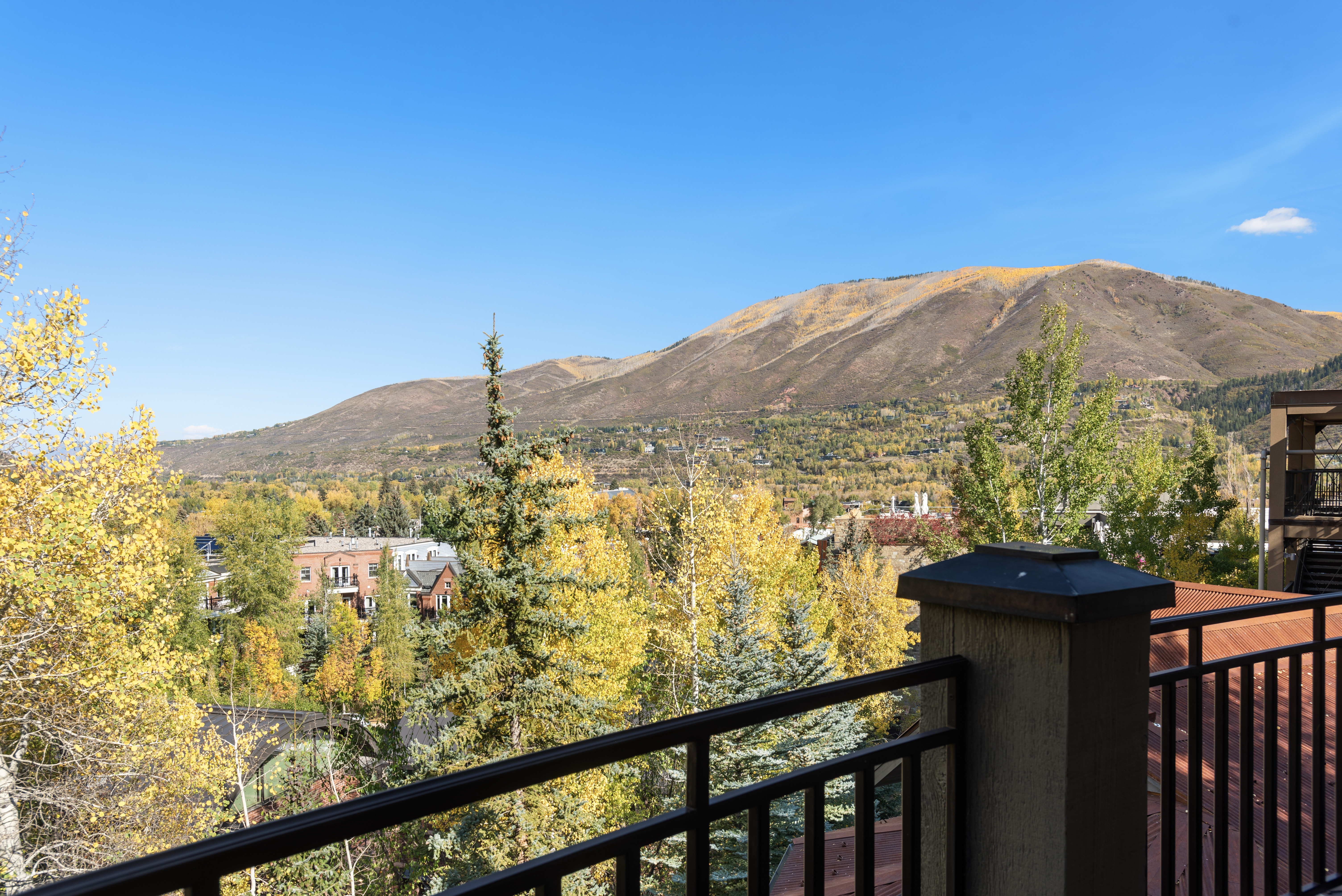 12-660SGalenaSt_241008012