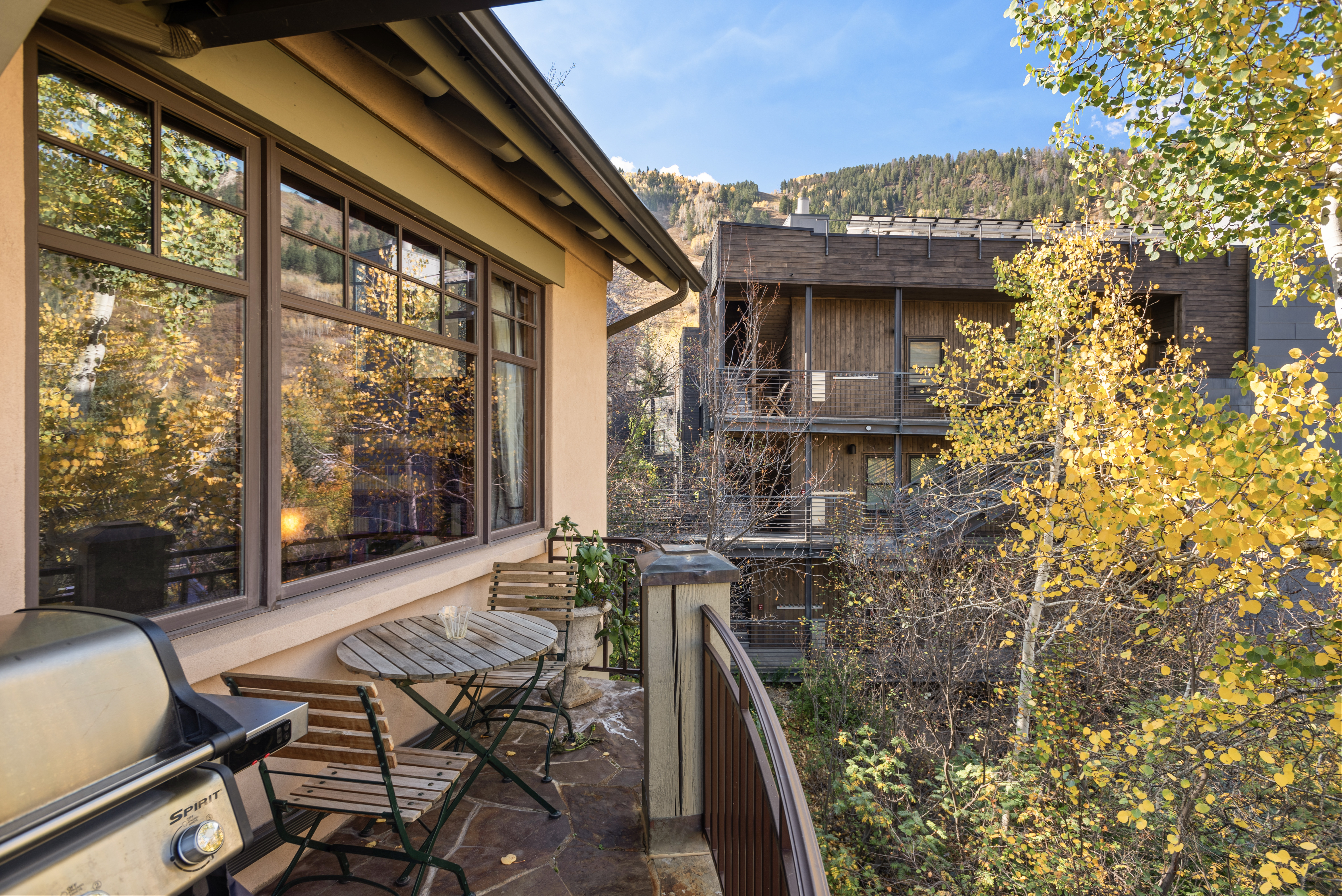 16-660SGalenaSt_241008016