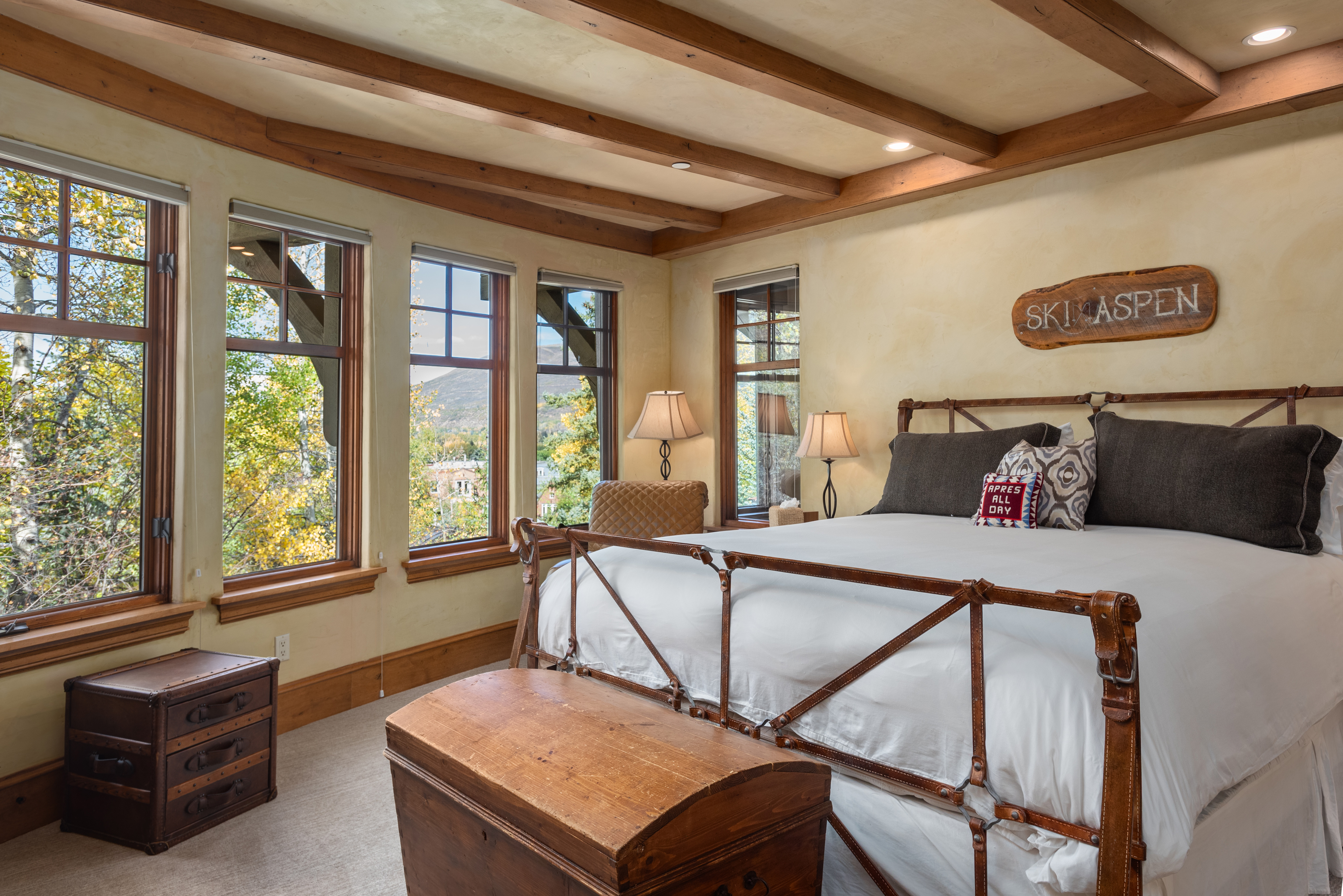 21-660SGalenaSt_241008021