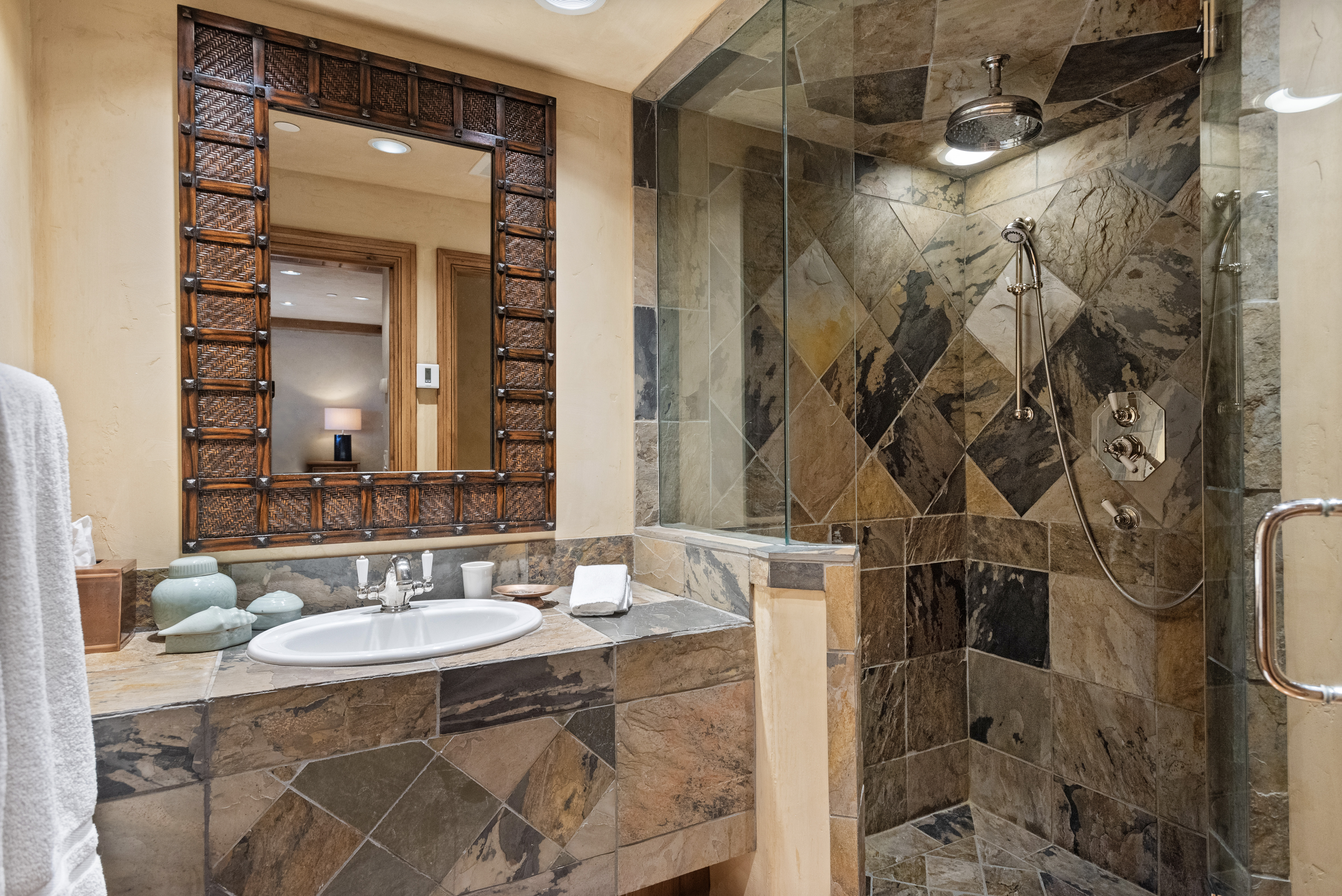 26-660SGalenaSt_241008026