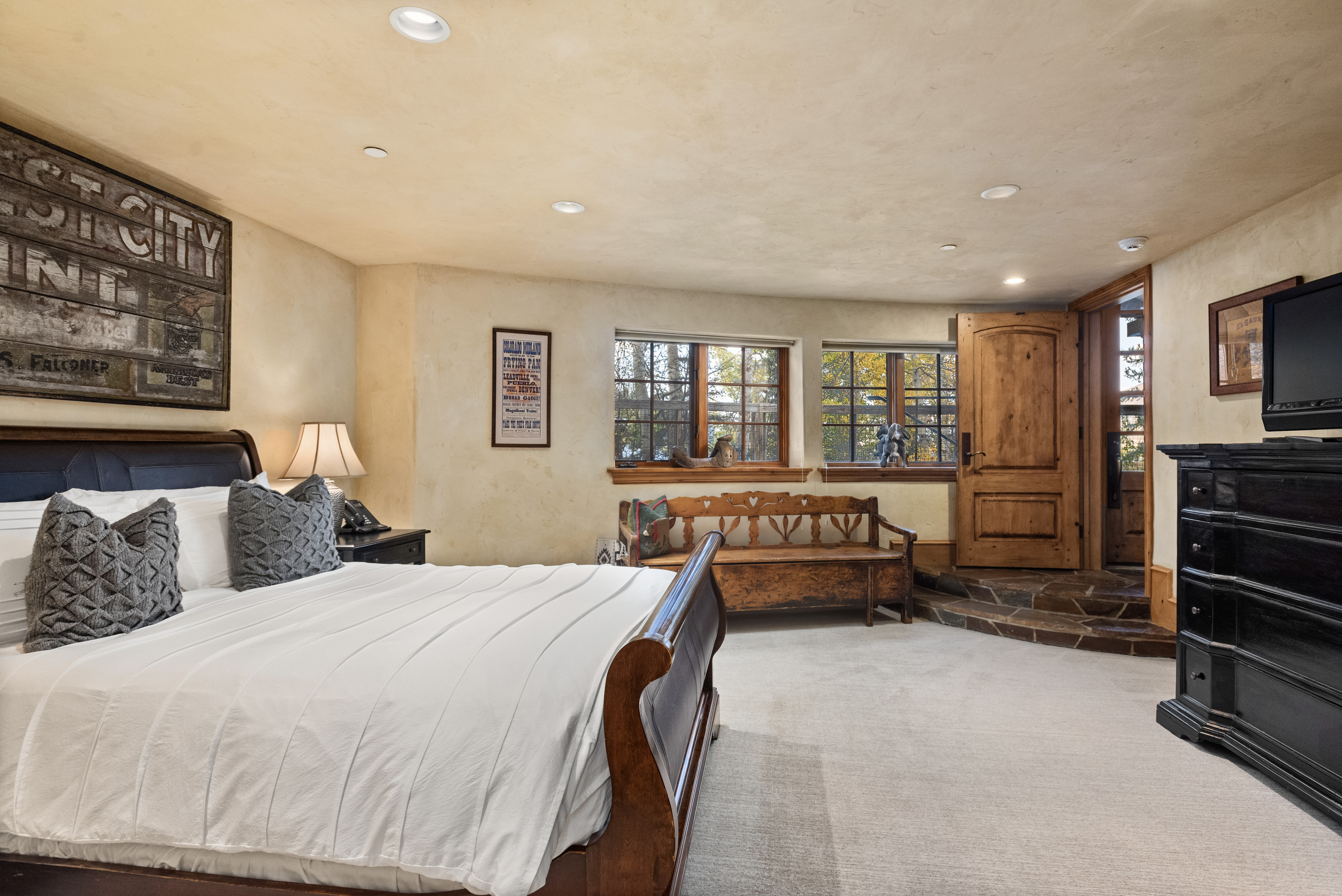 27-660SGalenaSt_241008027