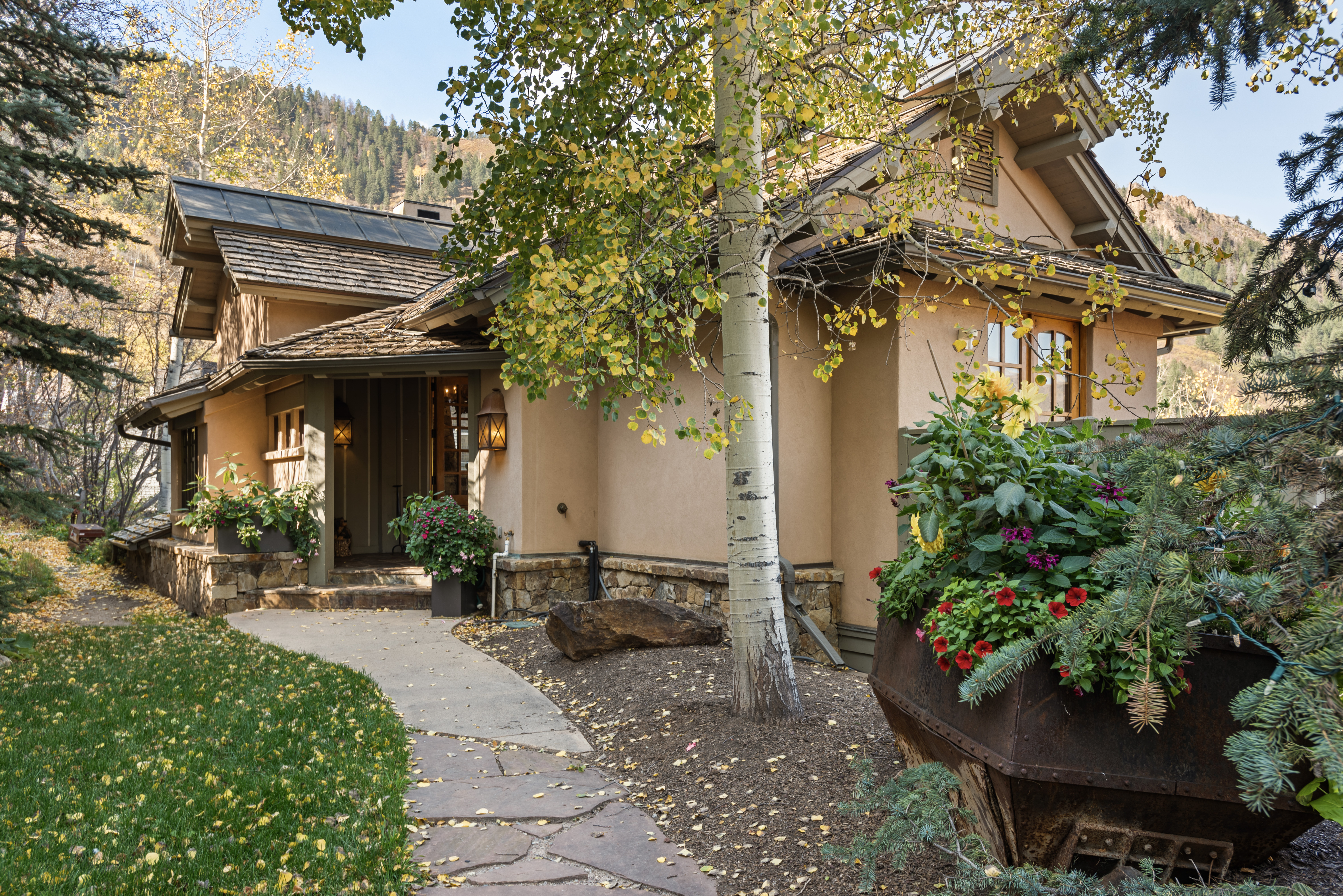 30-660SGalenaSt_241008030